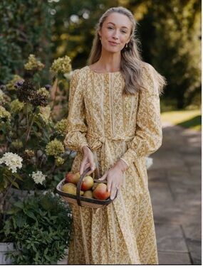 Parterre yellow dress